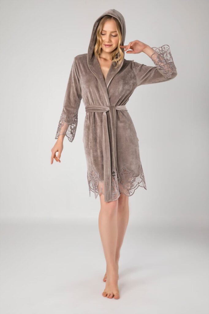 Жіночий халат Nusa велюровий з капюшоном та мереживом, бежевий