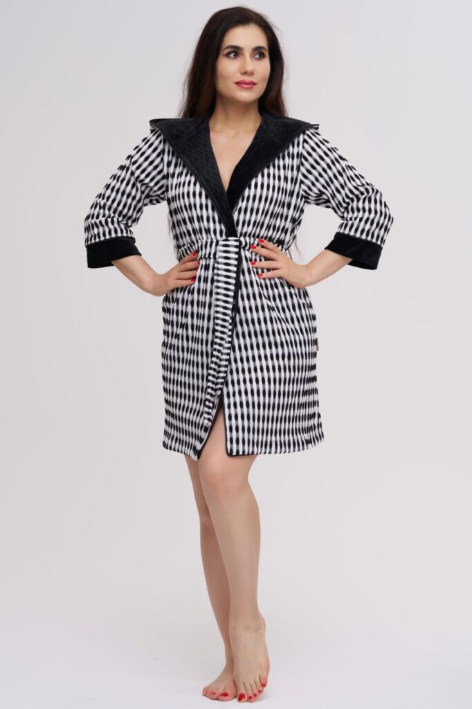 Жіночий велюровий халат Nusa з капюшоном короткий, чорний.