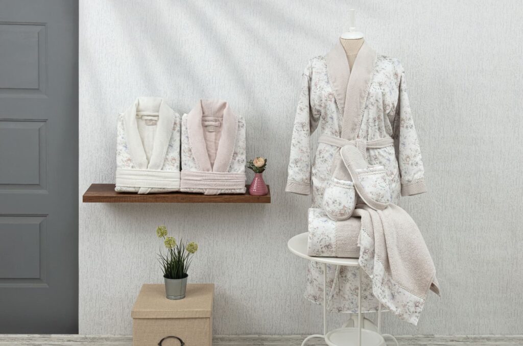 Жіночий банний набір Pupilla Katy (4 предмети): Халат, рушники та тапочки — 100% бамбук