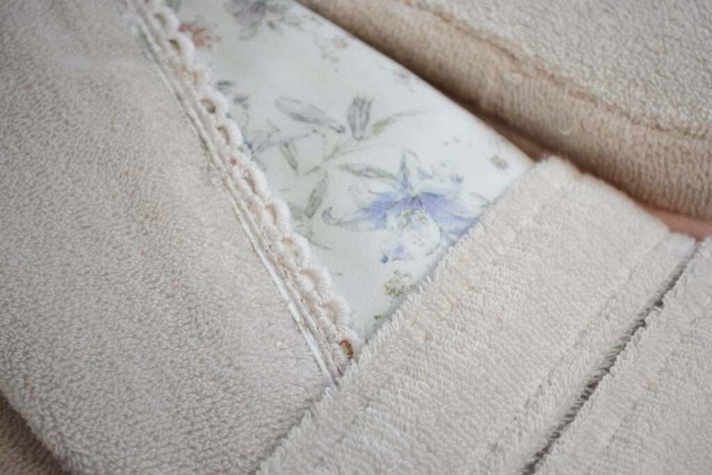 Жіночий банний набір Pupilla Katy (4 предмети): Халат, рушники та тапочки — 100% бамбук