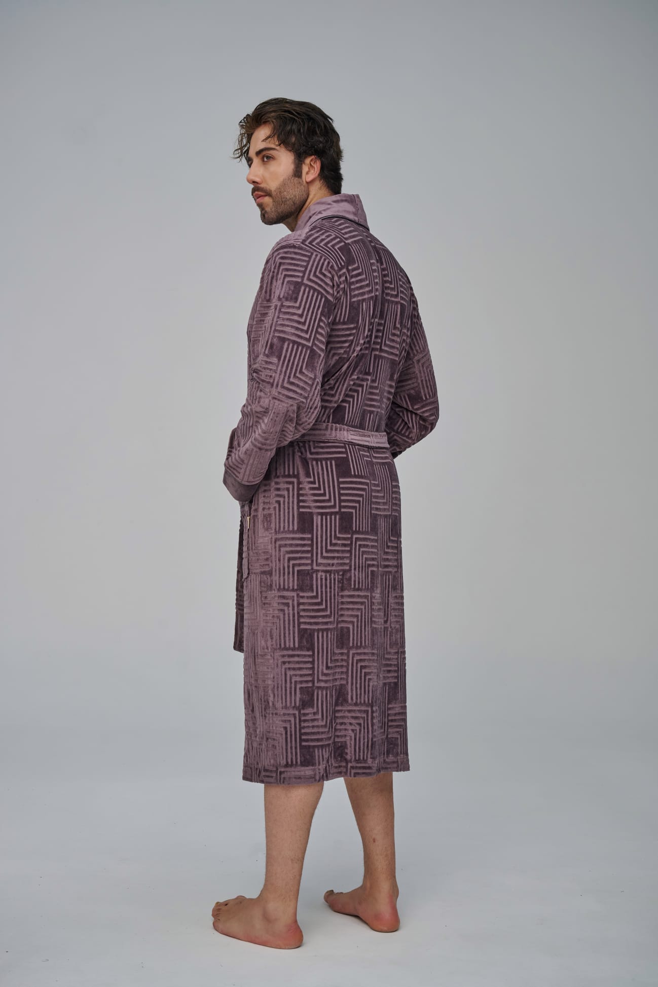 Чоловічий велюровий халат Nusa коричневий: 70% бамбук, 30% бавовна, на запах, з кишенями