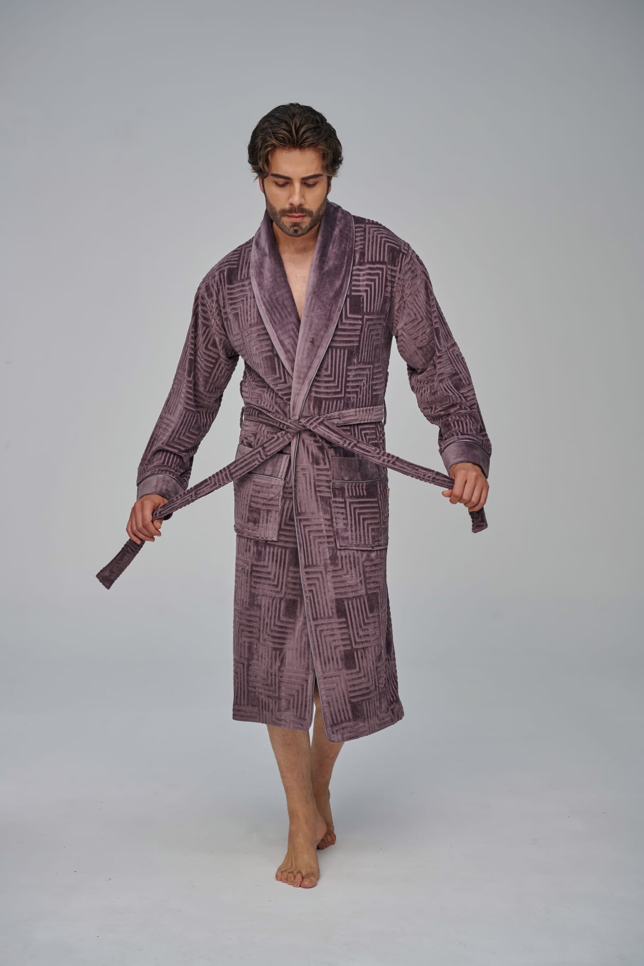 Чоловічий велюровий халат Nusa коричневий: 70% бамбук, 30% бавовна, на запах, з кишенями